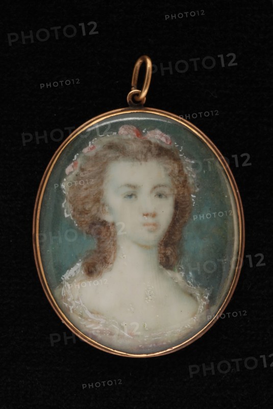 Portrait of woman, portrait medallion miniature painting footage gold? ivory paint watercolor ivory (daily size), Oval copper