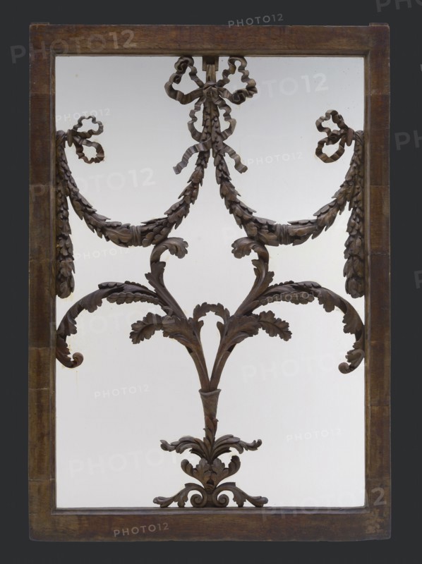 Headlight with carved garlands and leaf motifs, cutting window surface light wood carving sculpture sculpture wood oak wood