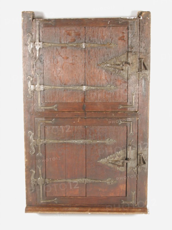 Window with intermediate threshold and two hinged windows with stained glass, stained glass window building part wood oak wood