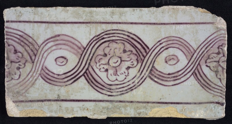 Rectangular purple border tile on white ground with decorated decor, with flowers, leaves, yellow pottery, edge tile wall tile
