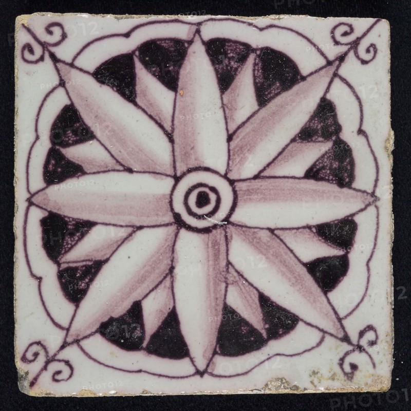 Square purple corner edge tile with central corner motif, star-shaped, edge tile wall tile tile sculpture ceramic earthenware