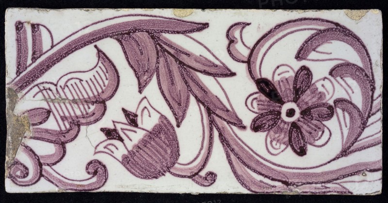 Rectangular edge tile in purple with tulip decor, with flower of ten oval petals, leaves, tulip fin, yellow pottery, border tile