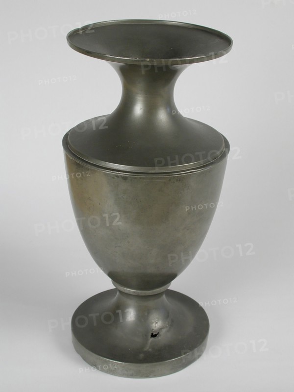 Tinsmith: Johannes Daniël Druy, Tin sacrificial vase, sacrificial vase vase tableware holder tin hair wool sheep wool, cast
