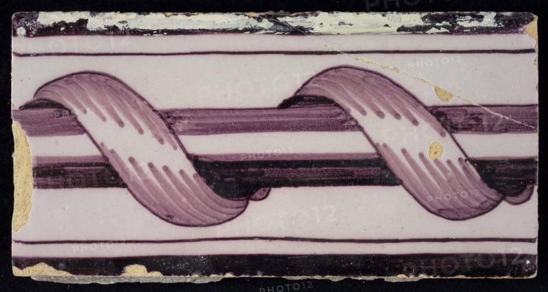 Rectangular purple border tile, surrounded decor, enclosed column, with dark purple parallel lines as edge decoration, yellow