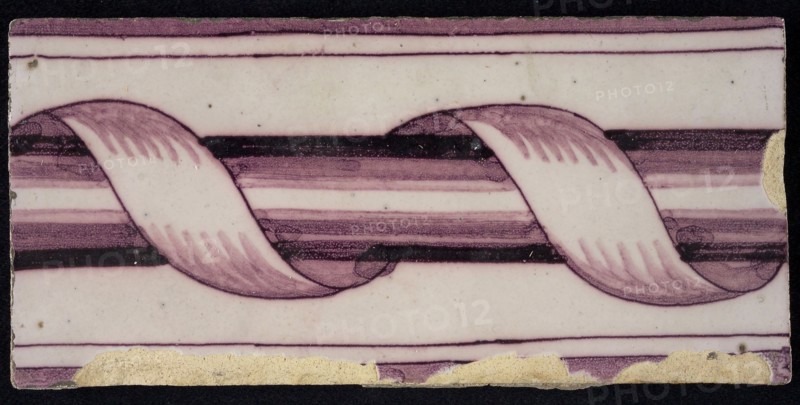Rectangular purple border tile, lilac-like fond, surrounded decor, surrounded column, with dark purple parallel lines as edge