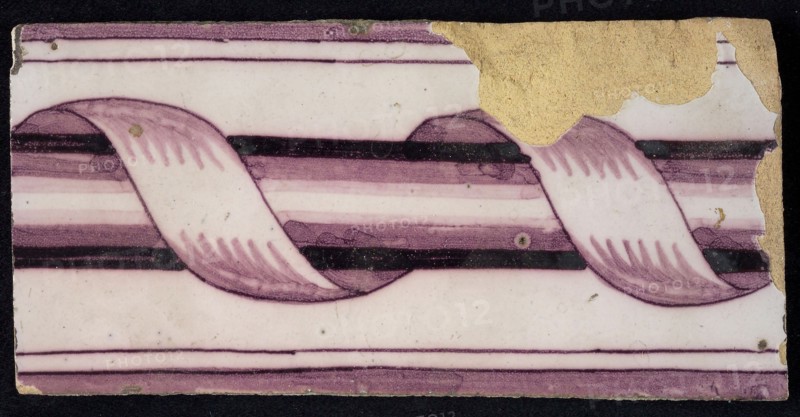 Rectangular purple border tile, lilac-like fond, surrounded decor, enclosed column, with dark purple parallel lines as edge