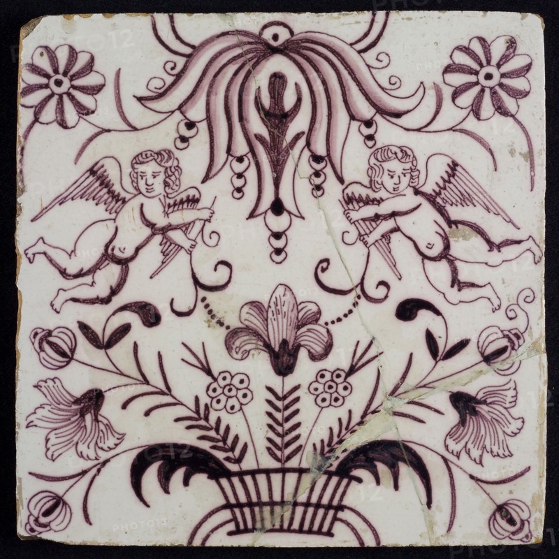 Light purple tile, two twisting angels with flower in hand, flower vase with different flowers, two types of flowers as corner