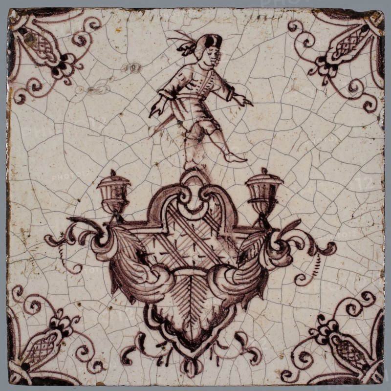 tile manufacturer: Aalmis, Cartouche tile, acrobat with saber, corner motif spider, wall tile tile sculpture ceramic earthenware
