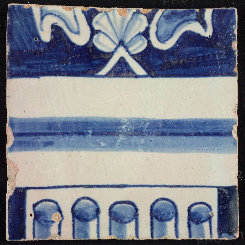 Tile of chimney pilaster, blue on white, part of column with cannelure, capital and ornament, chimney pilaster tile pilaster