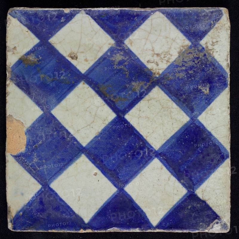 Ornament tile, blue on gray, with dark blue brushed check pattern, outline clearly seen, as checkerplate, small windows, floor