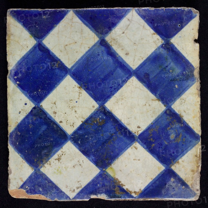Ornament tile, blue on gray, with dark blue brushed check pattern, outline clearly seen, as checkerplate, small windows, floor