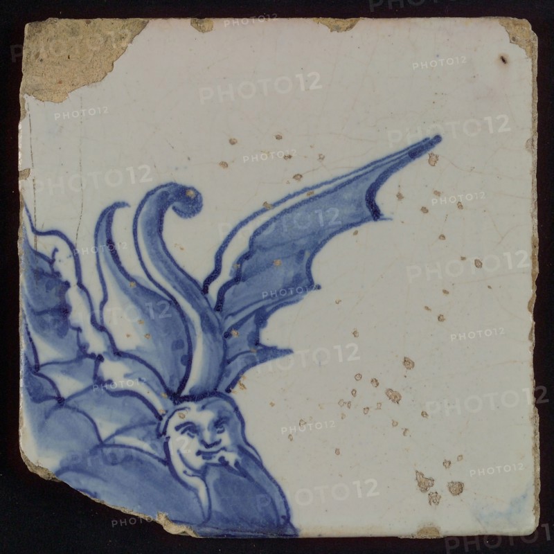 Tile with dragon helmet from Mucius Scaevola, tile pilaster footage fragment ceramics pottery glaze, reverse G 43 Virtue Mucius