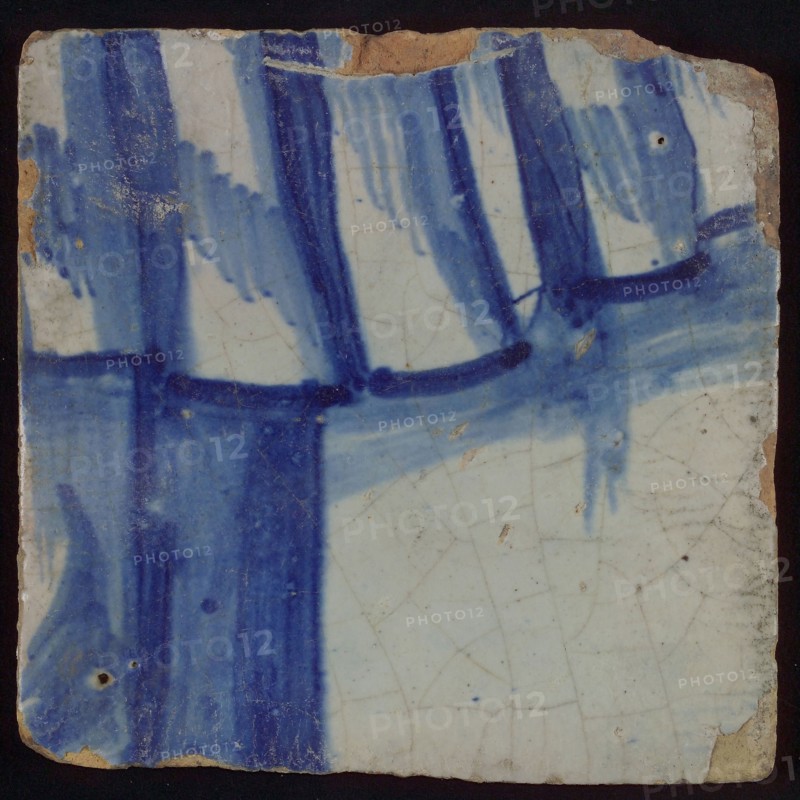 Tile with blue drawing (folds?), tile picture footage fragment ceramics pottery glaze, d 1.4