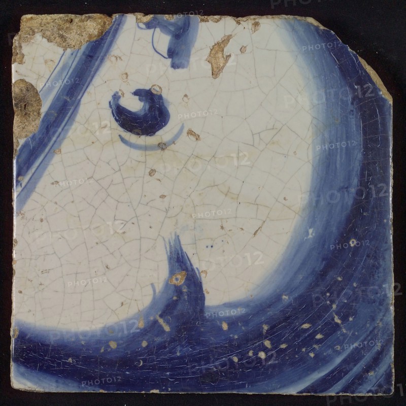 Tile with blue painting, tile pellet image fragment ceramic earthenware glaze, d 0.9