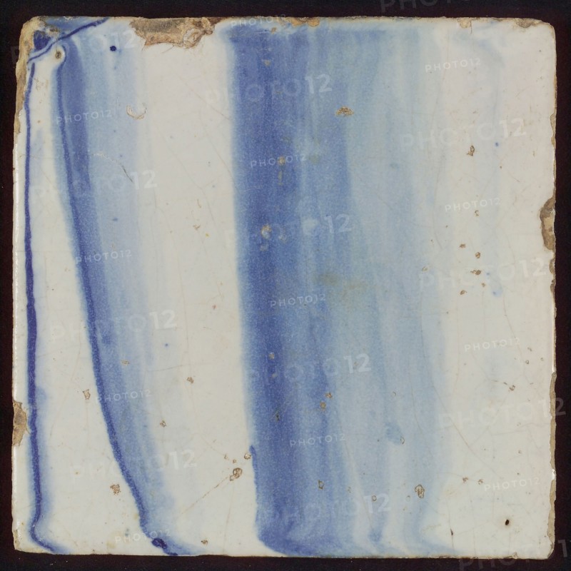 Tile with blue painting, tile pilaster image fragment ceramic earthenware glaze, d 1.0