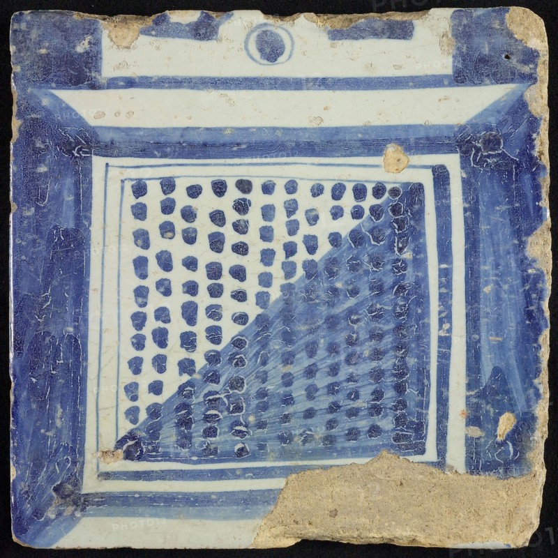 Tile of chimney pilaster, blue on white, bottom of column with basement, compartment with dots, chimney pilaster tile pilaster