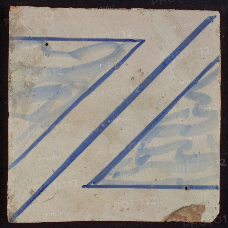 Tile with blue z-shape, tile pilaster footage fragment ceramic earthenware glaze, d 1.3