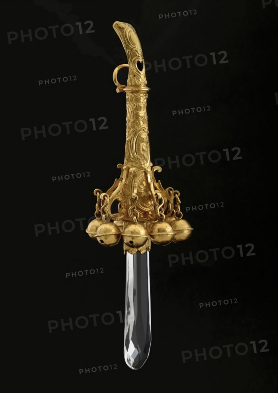 Silversmith: Adrianus van Bemme, Golden rattle with crystal bite and gold bells, rattle soundstuff gold rock crystal, hammered