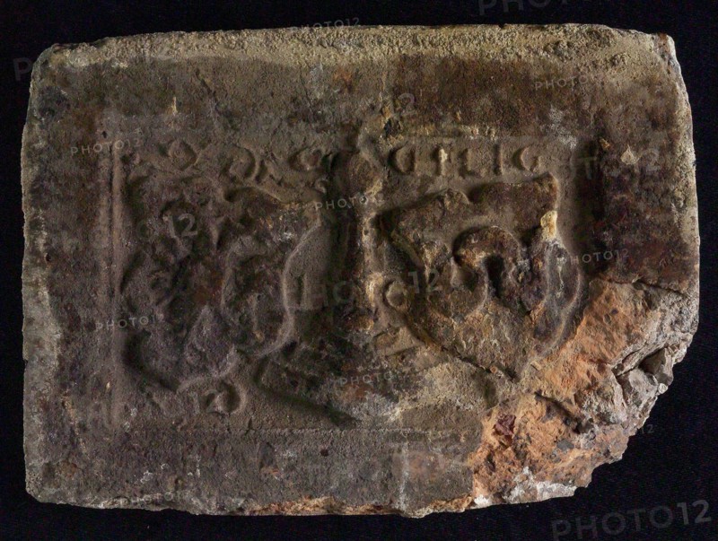 Hearthstone, Luiks, from Luik, Liege Belgium, with wide frame, with two weapons, hearth fireplace component ceramics brick