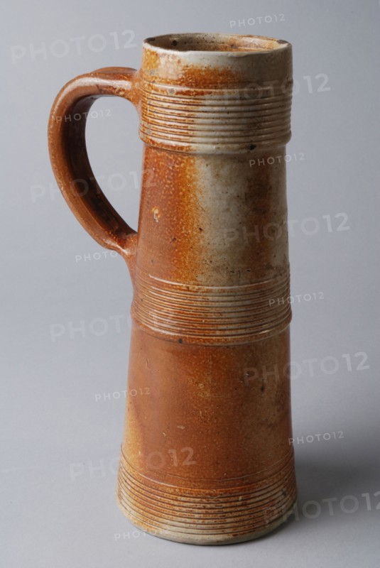 Brown stoneware schnelle with three bands of profile rings, schnelle beer mug drinking utensils tableware holder soil find