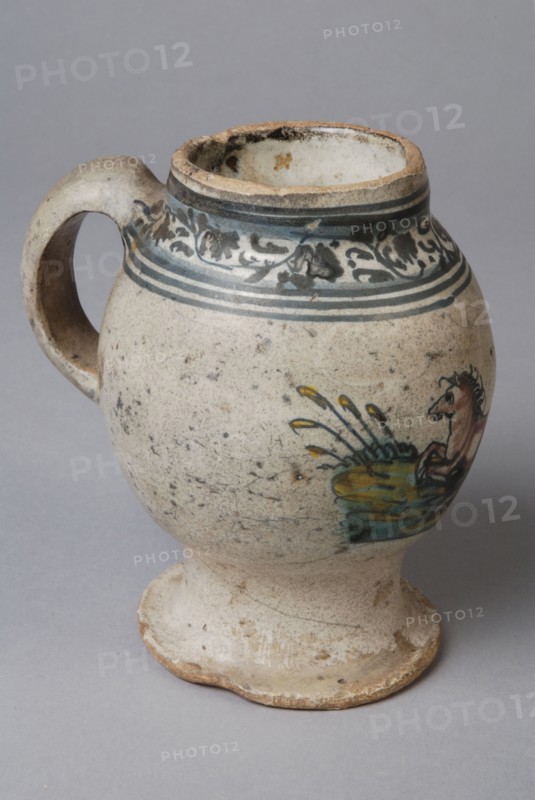 Faience mustard pot, on which polychrome, lying horse, mustard pot holder soil find ceramic earthenware glaze tin glaze, hand
