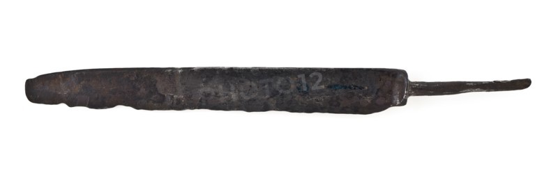 Hand-forged blade with baffle plate with pin-shaped angel, blade knife cutlery ground find iron metal, archeology underground