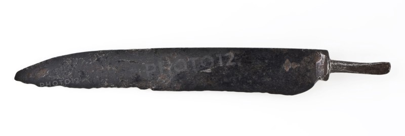 Hand-forged blade with short baffle with angel, marked on blade with crowned V, blade knife cutlery ground find iron metal, mark