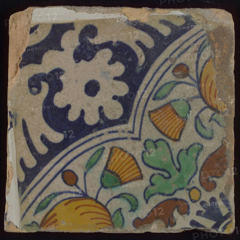 Ornament tile, diagonal ornament in quatrefoil with bows in which orange apples and flowers, palm corner, corner rosette, wall