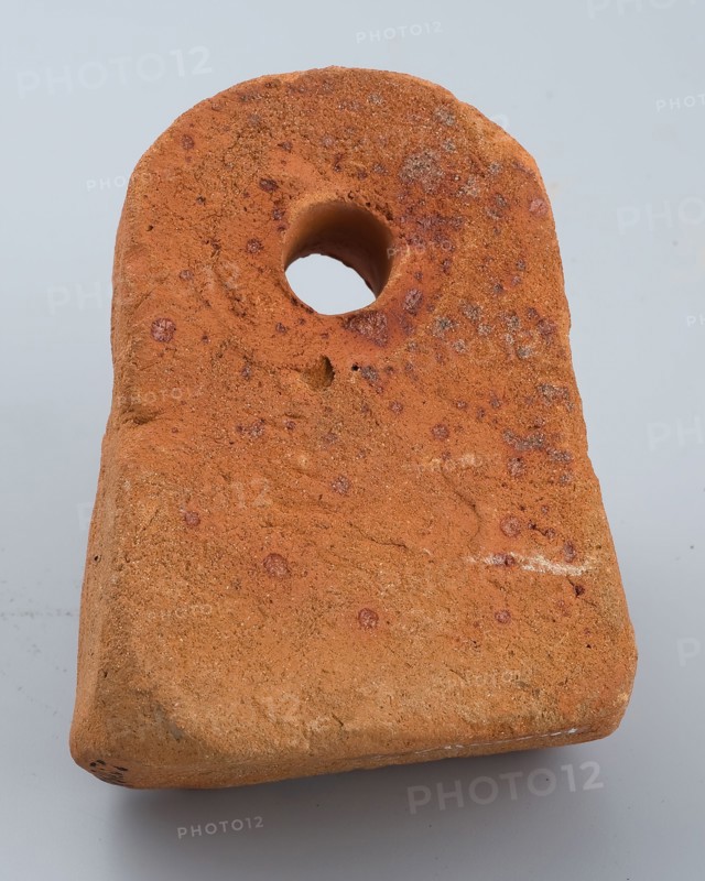 Red earthenware reinforcement, triangular with round head and hole, net reinforcement weighting soil find ceramic earthenware