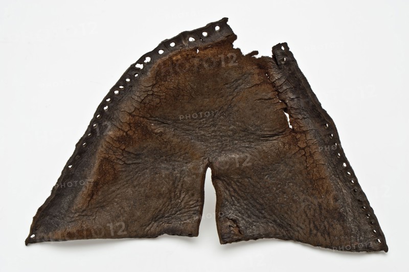 Cover of leather children's shoe, with notch in the middle of the leaf and along the edges of the sewing thread, shoe footwear