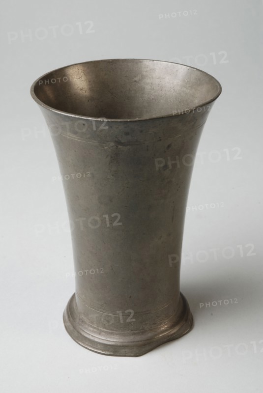 Tinsmith: Johannes Daniël Druy, Funnel-shaped sacrament cup, liturgical cup liturgical container holder tin, molded