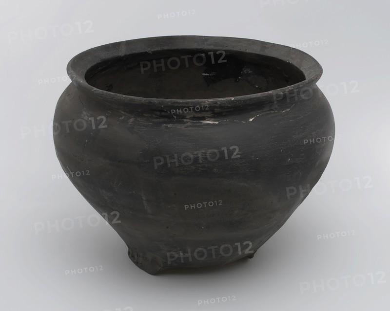 Black storage pot on three stand lobes, girth under top edge, storage jar pot holder soil find ceramic pottery, hand-turned