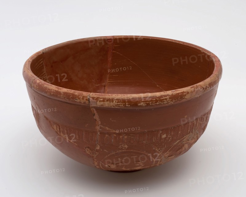 Deep roman bowl on stand ring, terra sigillata, embossed with niches and medallions, bowl bowl tableware holder soil find