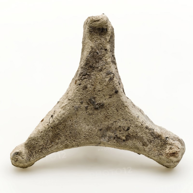 Yellow shard with brown veins, triangular, soil found ceramic earthenware, w 8.1 molded baked yellow shard with brown address