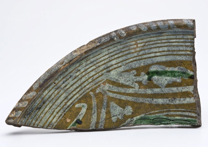 Fragments Werra pottery, sludge technique and sgraffito, dish plate bowl crockery holder soil find ceramics earthenware clay