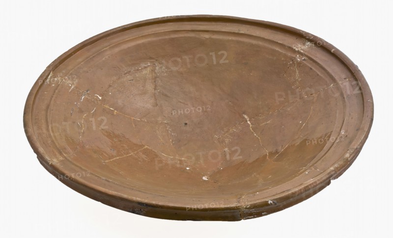 Pottery dish on three fins, large and bowl-shaped, dish bowl tableware holder soil find ceramic earthenware glaze lead glaze