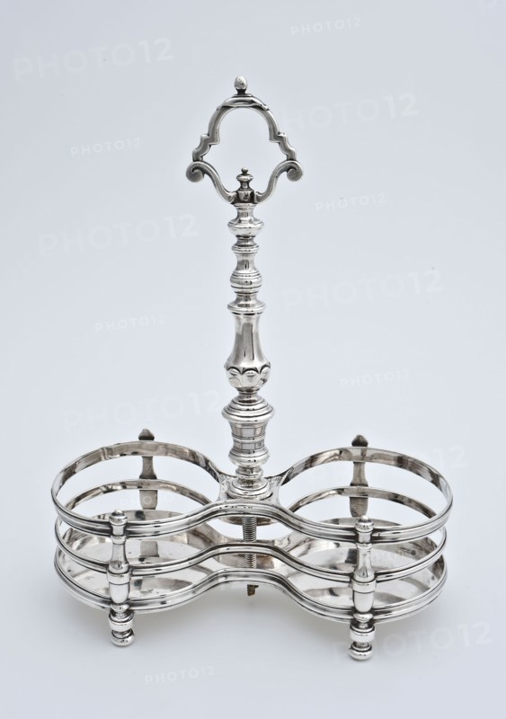 Silver standard of oil and vinegar, oil and vinegar bottle holder silver, cast Two holders next to each other in eight shape