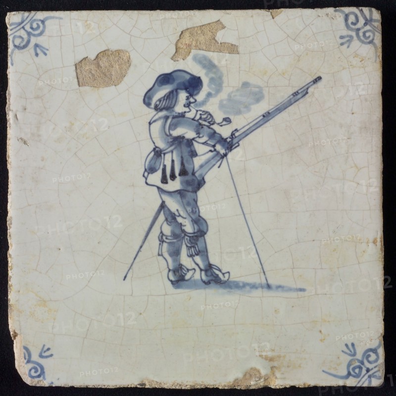 Tile with warrior with musket in standard and pipe-smashing, corner motif of ox-head, wall tile tile sculpture ceramic