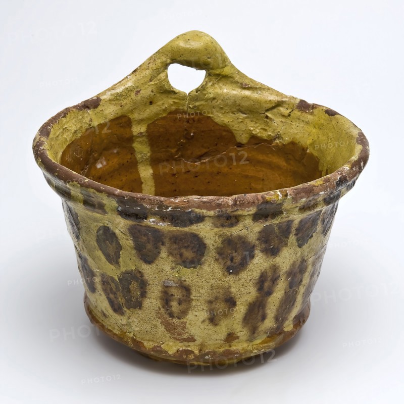 Soap head of red earthenware with hanging eye, glazed glaze in brown and yellow, pot container holder earth discovery ceramic