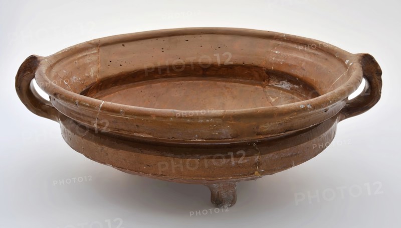 Pottery cooking pot with two standing pinched ears, on three legs, low and wide model, cooking pot crockery holder utensils