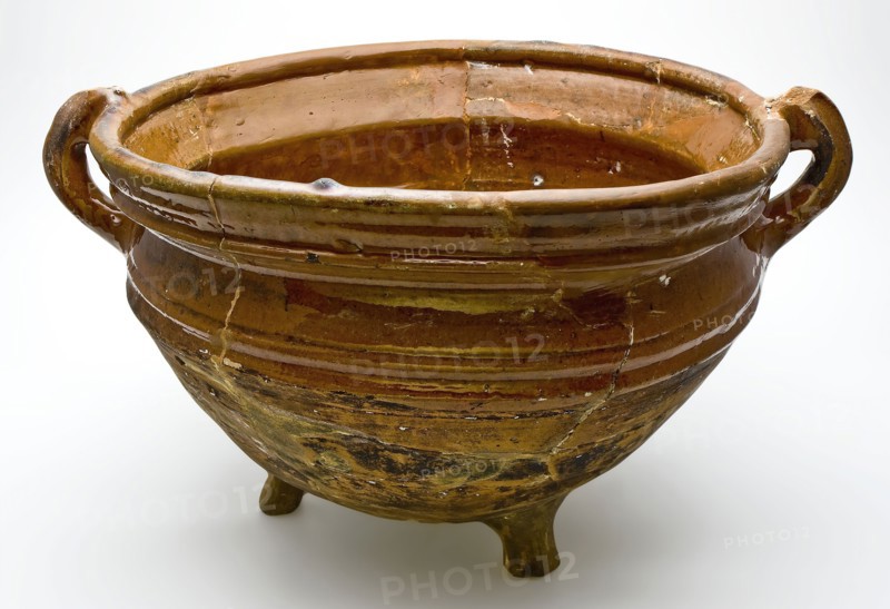 Pottery cooking pot, large format, half round on three legs, two ears, cooking pot crockery holder kitchen utensils earthenware