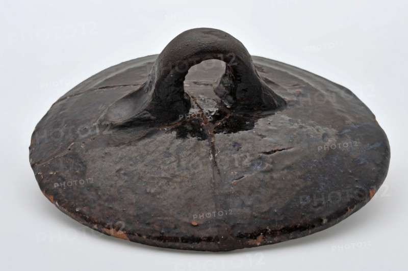 Dark brown lying around pottery lid with ear, lid closure soil found ceramic earthenware glaze lead glaze, hand-turned glazed