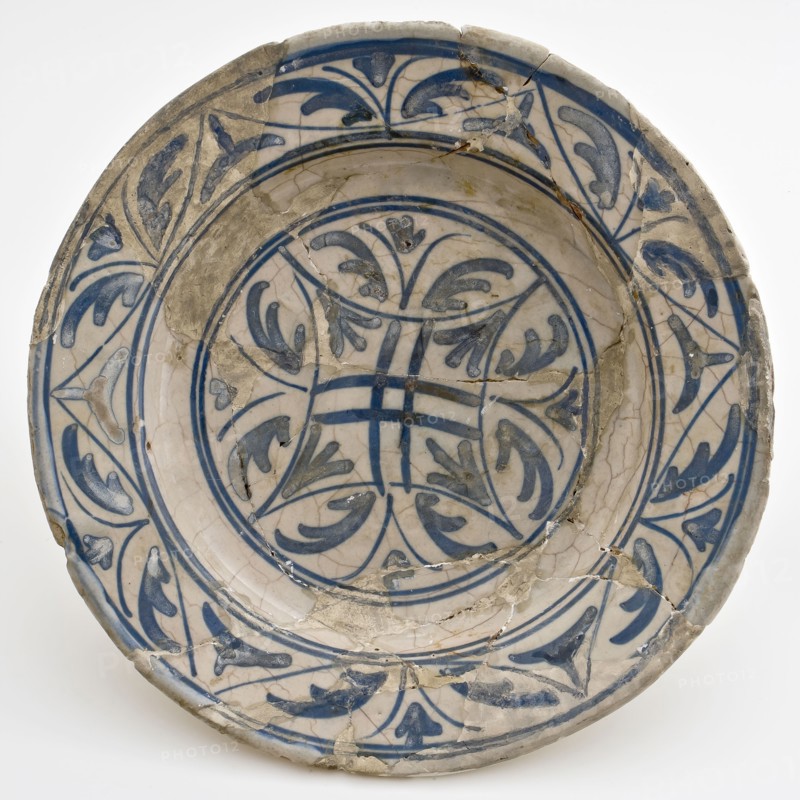 Faience plate from Italy, with blue brushstrokes decor, bottom of the bows, plate crockery holder soil find ceramic earthenware