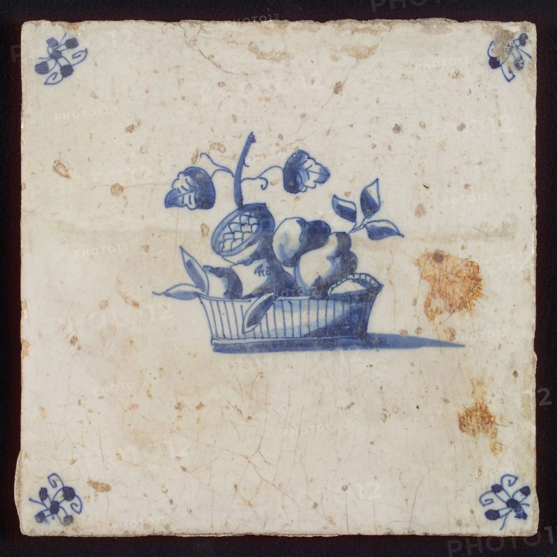White tile with blue fruit basket, corner motif spider, wall tile tile sculpture ceramic earthenware glaze, baked 2x glazed