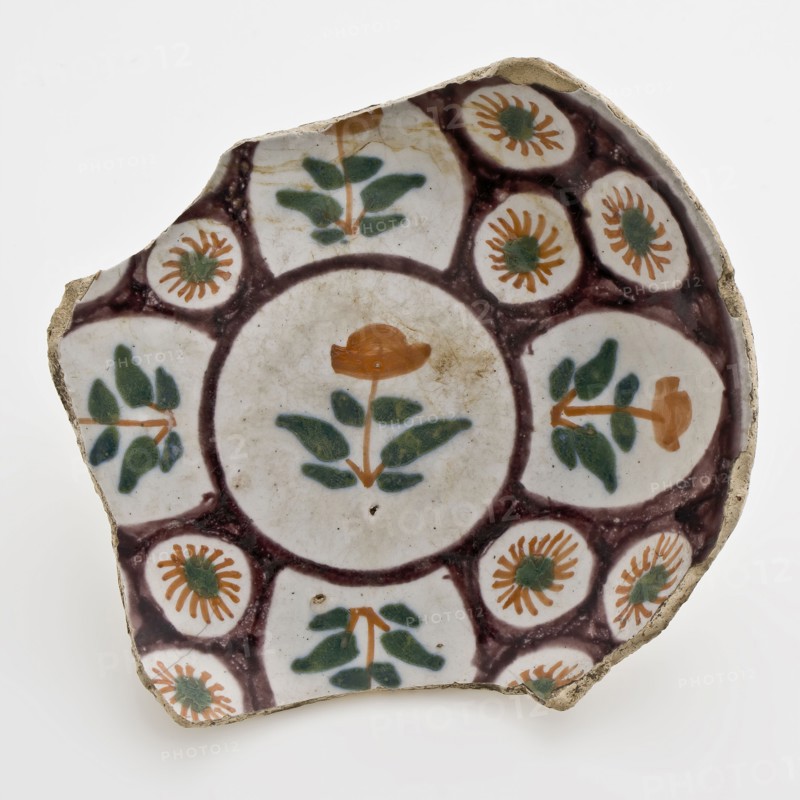 Faience dish with polychrome decor on white fond, small size, flowers in purple frame, plate dish crockery holder soil find