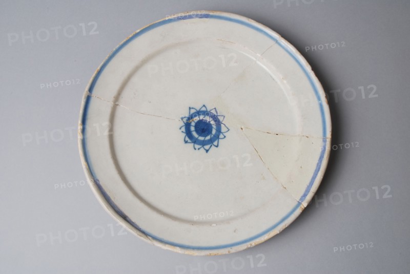 Faience sign on stand, blue decor, small rosette and blue band across flag, plate crockery holder soil find ceramic earthenware
