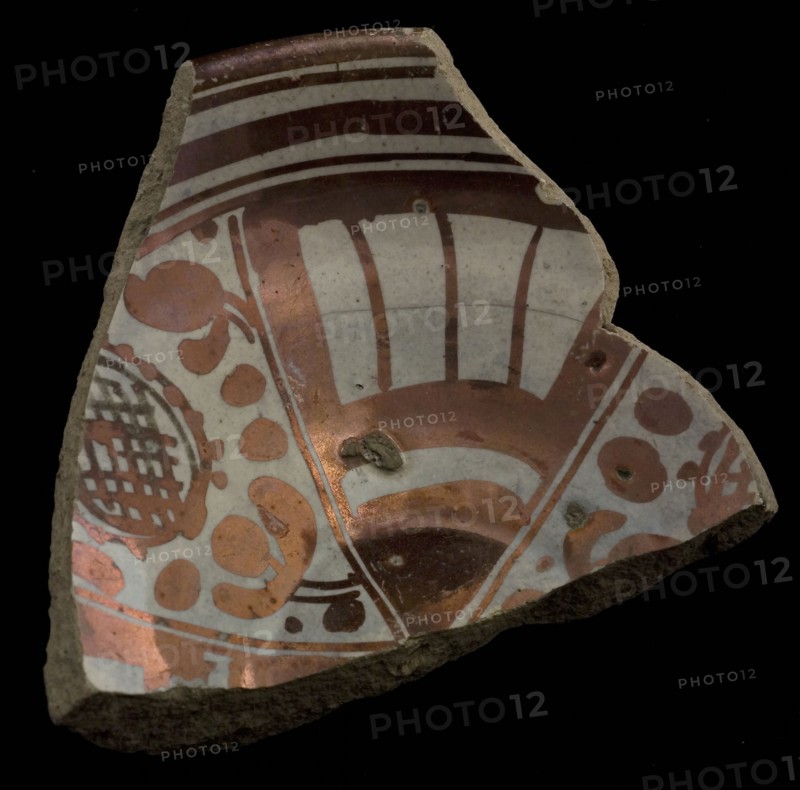 Edge wall bottom fragment of gold cluster plate, plate crockery holder soil find ceramic earthenware glaze tin glaze luster gold