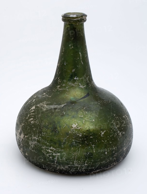 Bulbous bottle, belly bottle bottle holder soil find glass, bottom. Body with convex wall to convex shoulders with crack