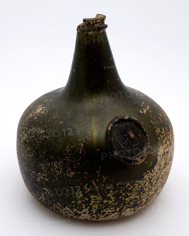 Bulbous bottle with seal, bottle bottle wine bottle bottle holder soil find glass, free blown and shaped glass application Bulky
