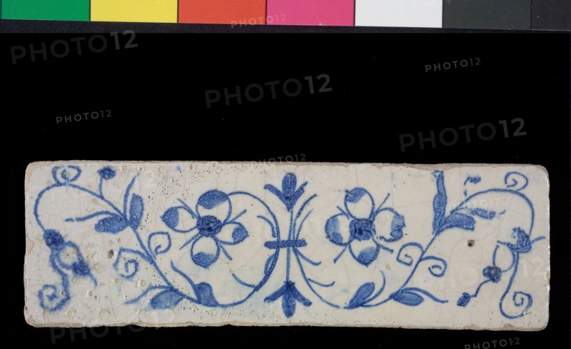 Border tile with flowers and tendrils, blue, edge tile wall tile tile sculpture ceramic earthenware glaze, baked 2x glazed